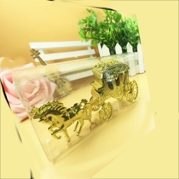 Horse and Carriage Royal Figurine - Gold Color -Plastic - 5.3in x 2.56in x 1.77 - Picture 3 of 3